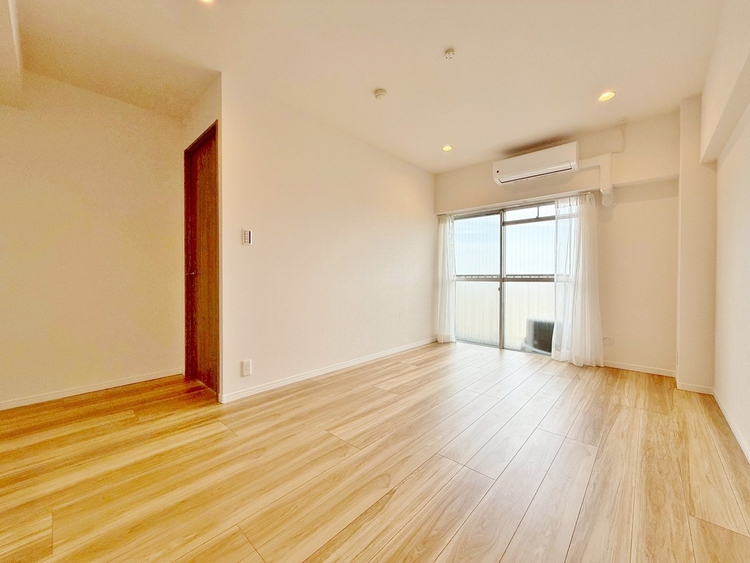 居間 飾り過ぎないシンプルな内装と偏り過ぎないデザインで統一しました。