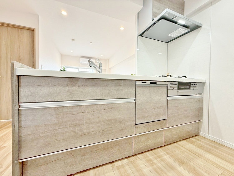 キッチン スマートな意匠と充実の機能を備えたキッチンが、暮らしにおいしい彩りを添えます。