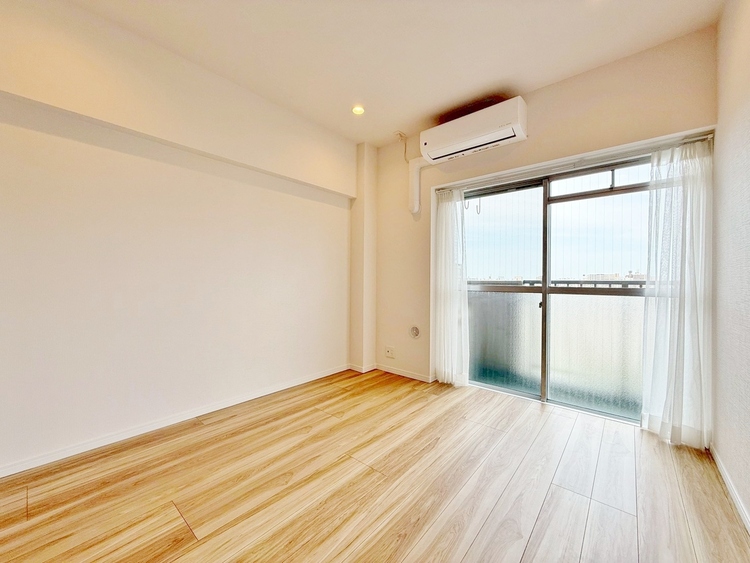 寝室 ベッドも十分に設置するスペースがあります。