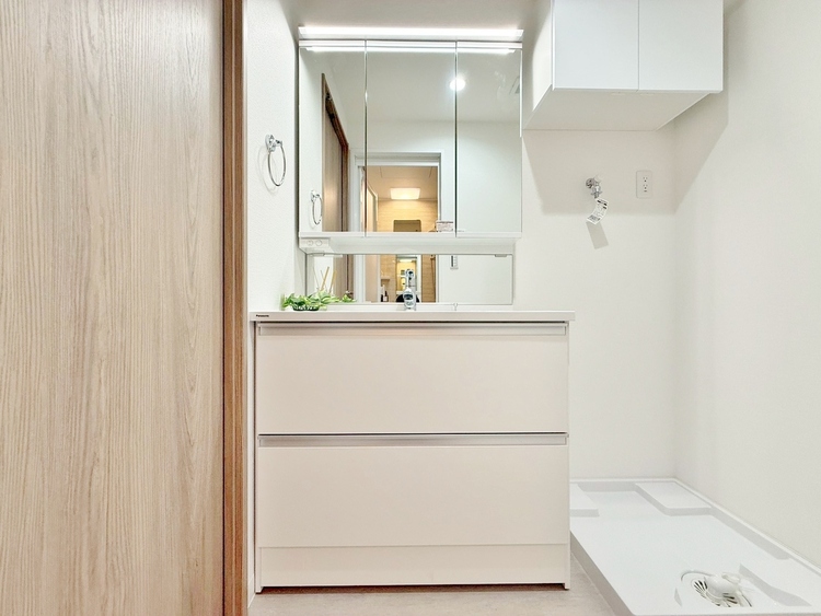 洗面 何かと物が増える場所だからこそ、スッキリと見映えの良い空間に。