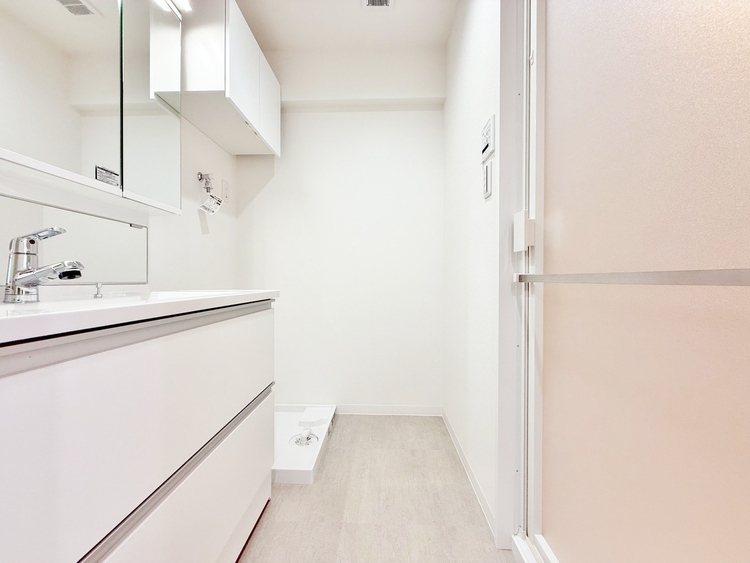 洗面 清潔感と心地よさを重視した、上質感漂うパウダールーム。