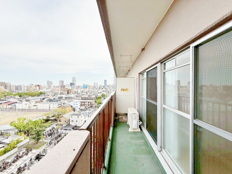 バルコニー 暮らしの中で、光と風を演出してくれるバルコニー。