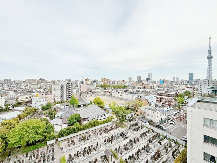 バルコニー 頬をなでる、優しい風を感じることが出来ます。