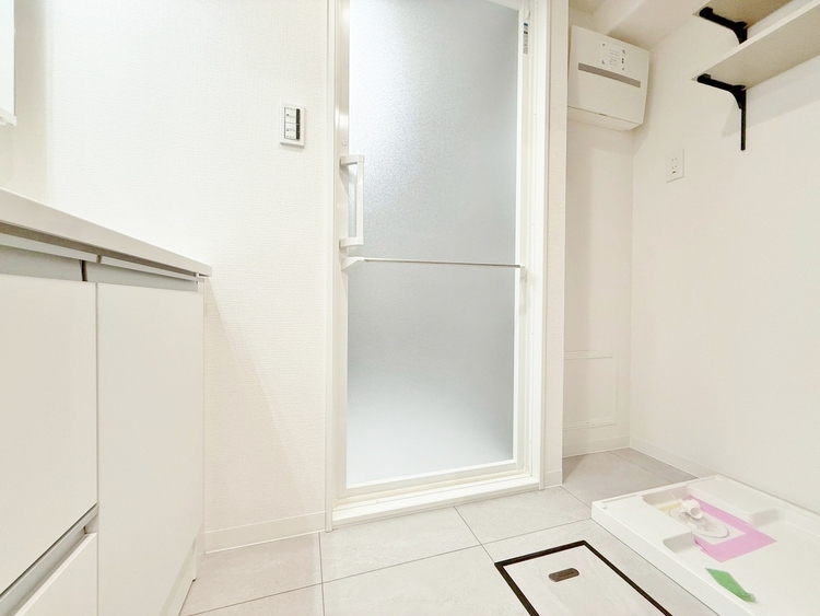 洗面 清潔感と心地よさを重視した、上質感漂うパウダールーム。