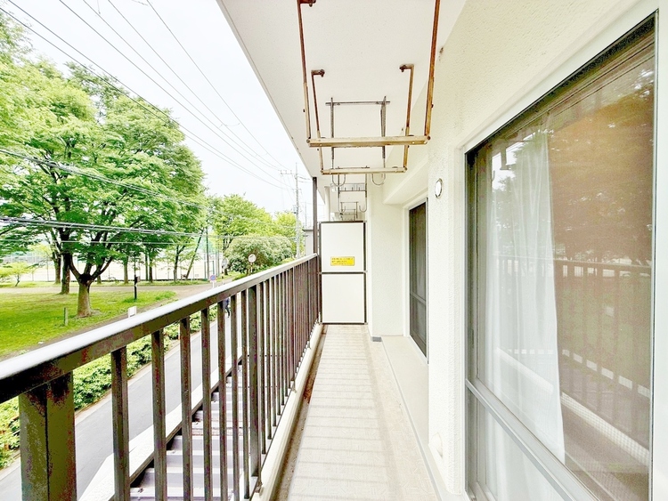 バルコニー 暮らしの中で、光と風を演出してくれるバルコニー。