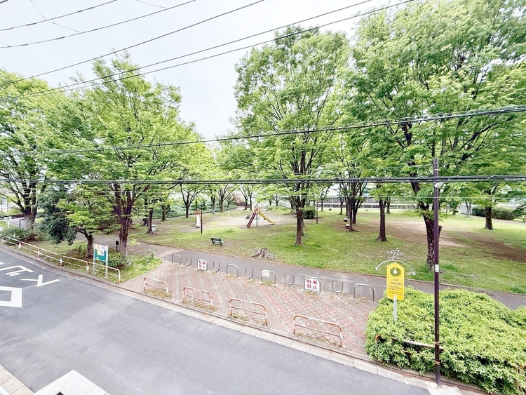 バルコニー 窓を開けると広がる青空。心をリフレッシュして日々を過ごしていきましょう。