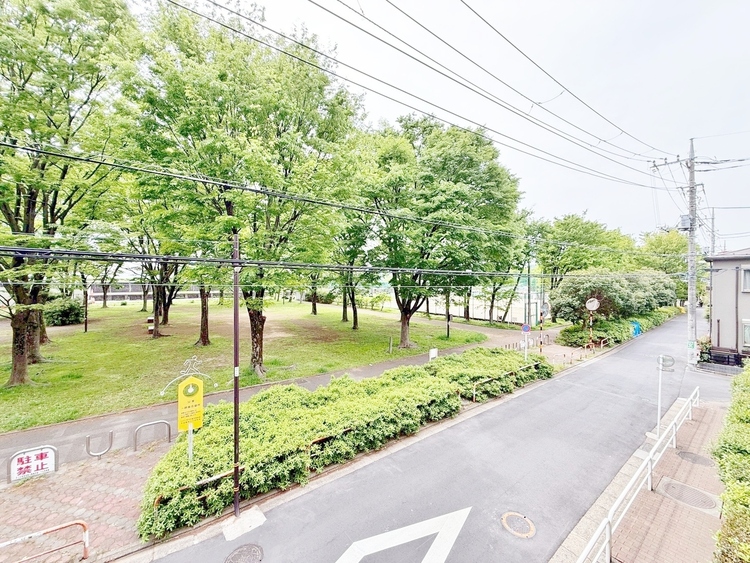 バルコニー 頬をなでる、優しい風を感じることが出来ます。