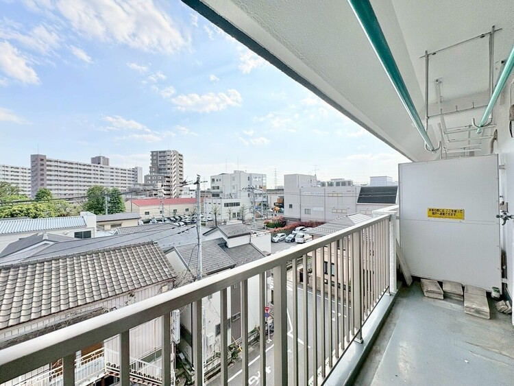 その他 暮らしの中で、光と風を演出してくれるバルコニー。