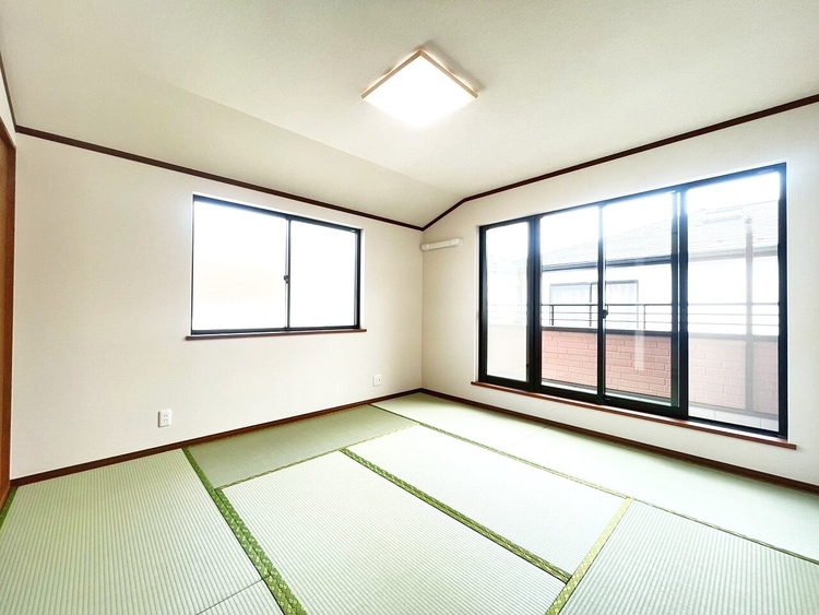 内装 ぬくもりを感じながら、落ち着く和室でくつろぎの空間を。