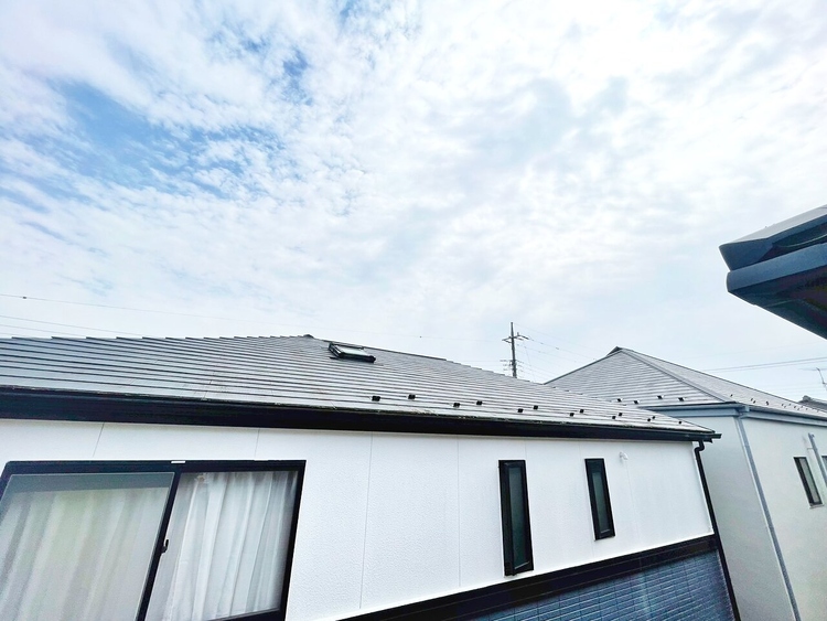 バルコニー 窓を開けると広がる青空。心をリフレッシュして日々を過ごしていきましょう。