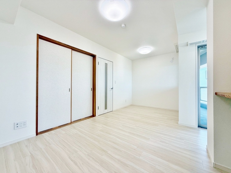 居間 居心地の良い空気感は、暮らしのステージを彩り、心からのやすらぎと満足感を与えてくれます。