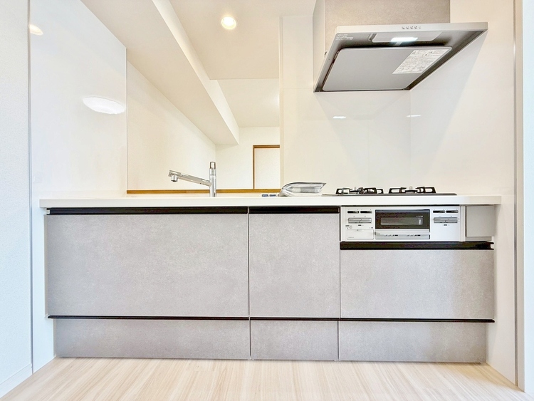 キッチン スマートな意匠と充実の機能を備えたキッチンが、暮らしにおいしい彩りを添えます。