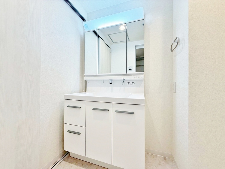 洗面 何かと物が増える場所だからこそ、スッキリと見映えの良い空間に。