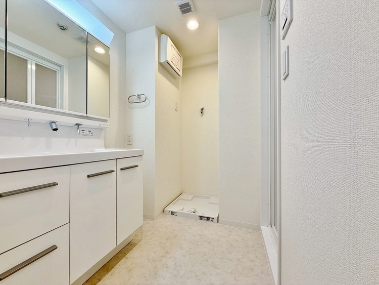 洗面 清潔感と心地よさを重視した、上質感漂うパウダールーム。