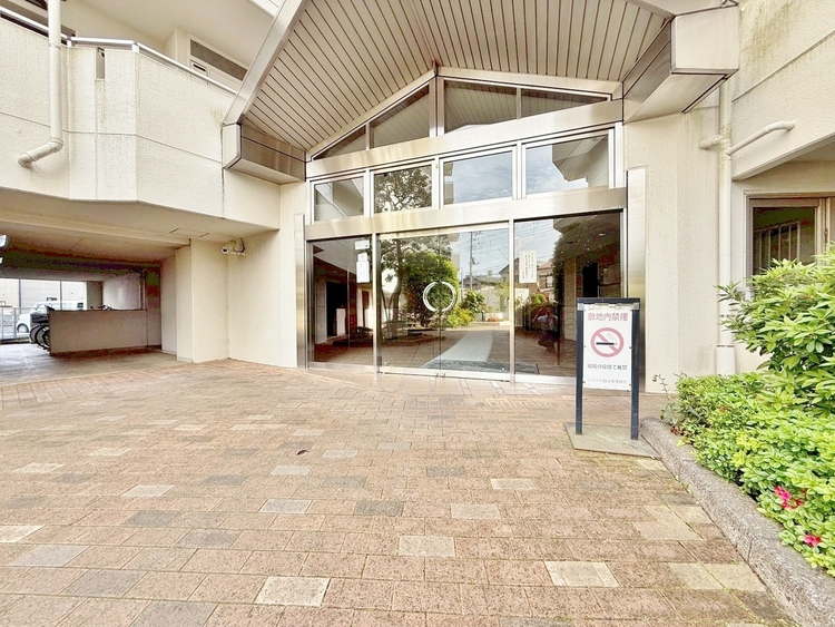 エントランス 外と内をつなぐエントランスは、まさに顔となる場所。