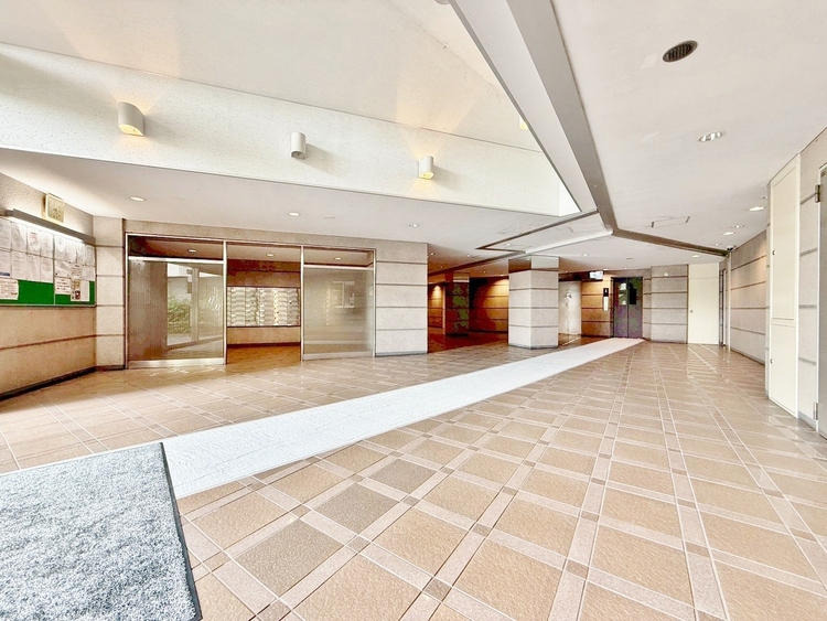 エントランス エントランス内部は、管理が行き届き清潔な共有スペースとなっています。