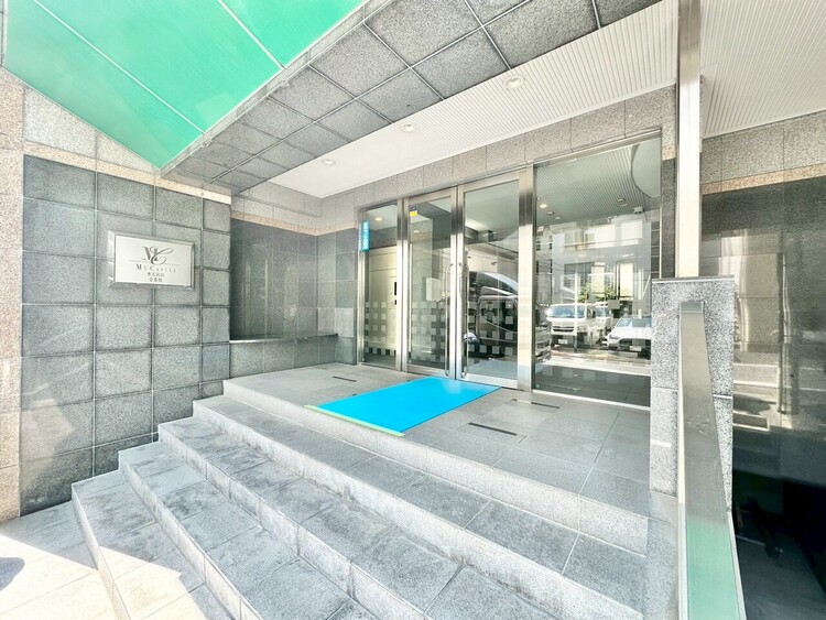 その他 上質感漂う玄関アプローチです。