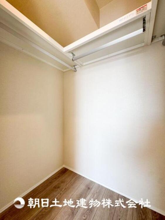 収納 【WIC】収納に便利なウォークインクローゼットがあり、衣類をまとめてしまえるので管理がしやすいです。