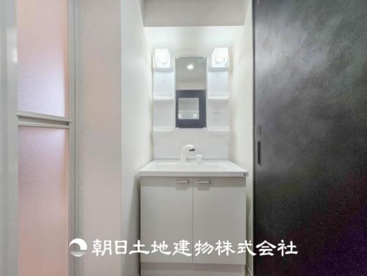 洗面 【洗面化粧台】快適に過ごせることはもちろん、収納や機能性を兼ね備えた洗面化粧台です。
