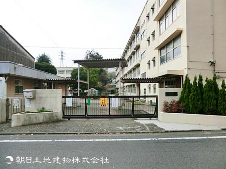 周辺 横浜市立左近山小学校530ｍ