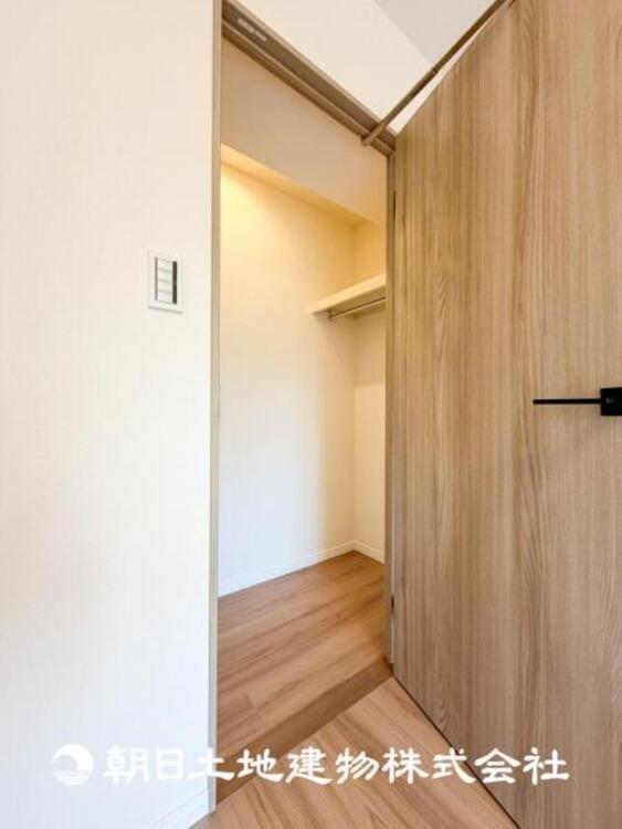 収納 【WIC】収納に便利なウォークインクローゼットがあり、衣類をまとめてしまえるので管理がしやすいです。