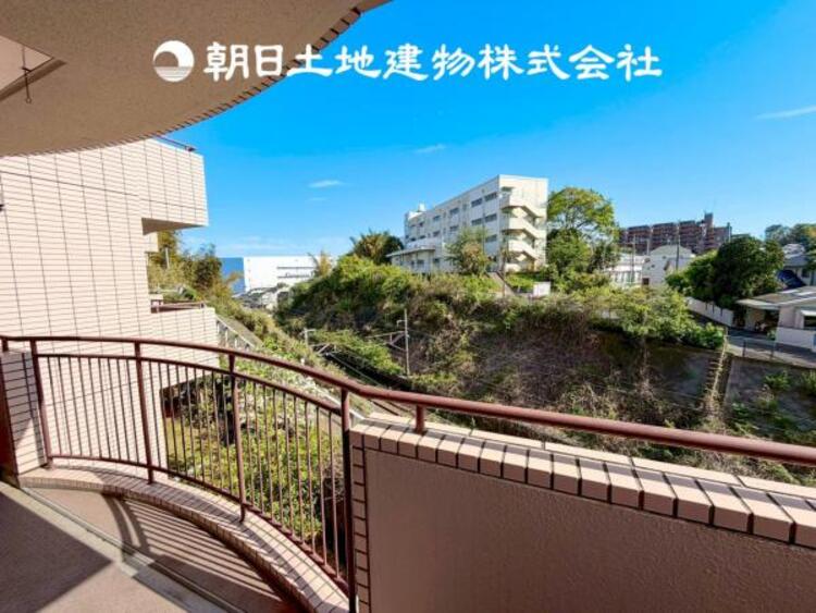 その他 【眺望】当たり前の日常に、この開放感ある眺望と共に閑静な住宅街の季節感を演出する四季折々の変化を楽しめる心地よい場所となります。