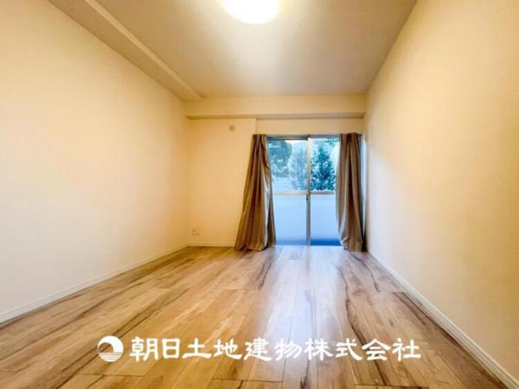 内装 【居室】設計者のセンスが求められる大切な空間だからこそ、落ち着いて過ごせる癒しと寛ぎの空間が欲しい。そんな願いを叶えました。