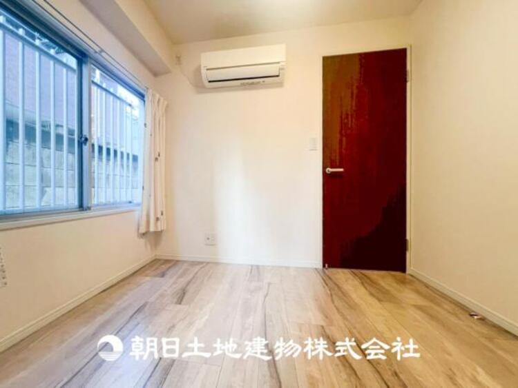 内装 【居室】大切な家族一人ひとりの大切な個別空間。趣味・感性で個性的に飾って頂けるようシンプルに仕上げてあります。自分時間を充実させながら心豊かなひとときを過ごすための大切な空間。