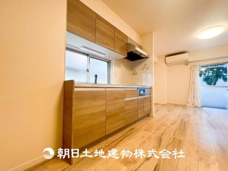 キッチン 【キッチン】住宅の主役でもあり、日常生活を過ごす上で重要な水回りでもあるからこそ機能性・デザイン性に拘りました。お掃除のしやすいシステムキッチンを設置しました。