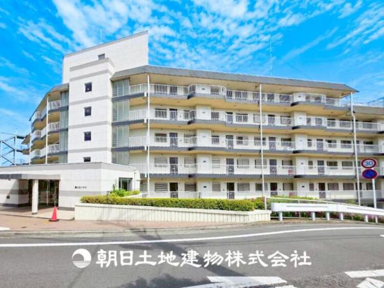 外観 【外観写真】時代の流行ではなく拘りを貫く。シックなカラートーンで街並みに溶け込む外観は、主張し過ぎず、かつ平凡ではない絶妙なバランスで輝きを放ちます。