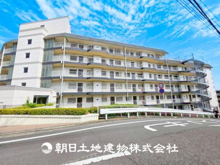 外観 【外観写真】家族の色を映し出す洗練された邸宅は、ずっと輝き続けながらいつしか街の風景に溶け込んでいきます。