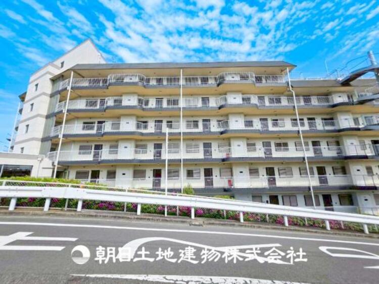 外観 【外観写真】直線的なフォルムと落ち着いた色合いが、都会的な雰囲気を演出しています。