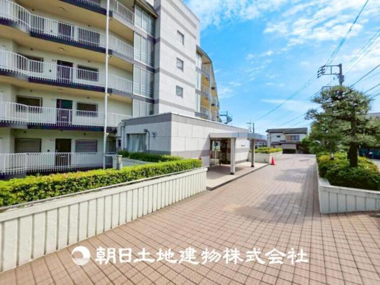 外観 【外観写真】無駄のないデザインと落ち着いたカラーリングが特徴のシンプルモダンな住宅。機能性と美しさを兼ね備えた外観です。