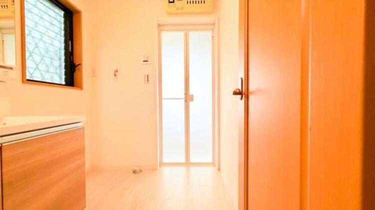 洗面 【洗面・脱衣所】使用頻度の高い場所だからこそ便利な空間に。多人数での使用も考えた便利な空間です 