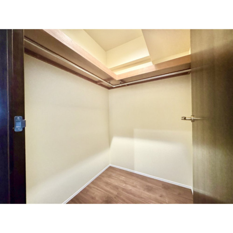 収納 衣類をまとめて収納できるので、お部屋を広くお使いいただけます。