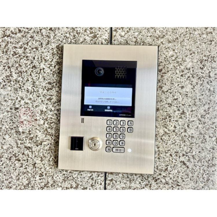 エントランス オートロックエントランスのため、鍵を開けずに来訪者とお話できます。