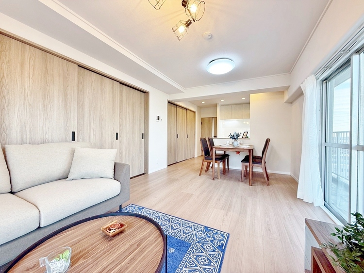 居間 快適に過ごす毎日を求めて、暮らしの中でご自身の「マイホーム」に創り上げてください。