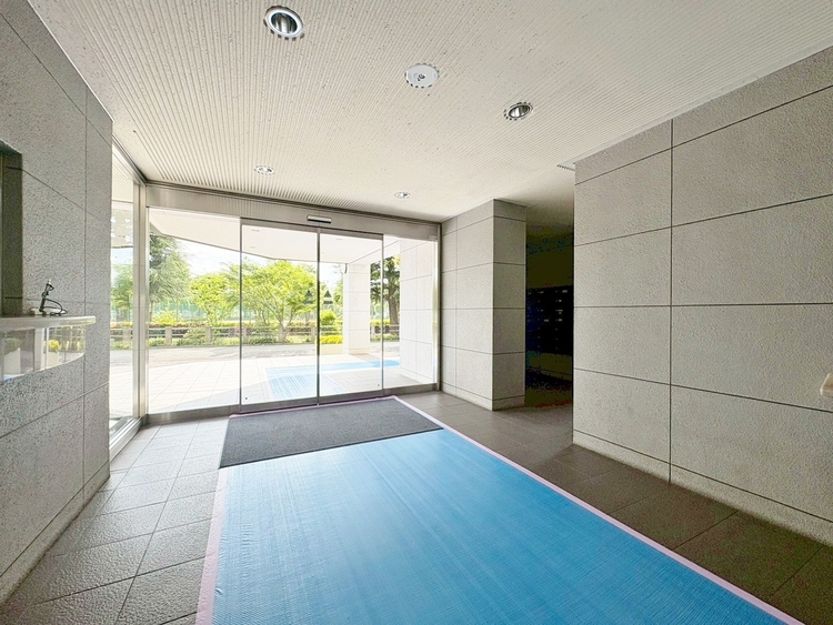 エントランス エントランス内部は、管理が行き届き清潔な共有スペースとなっています。