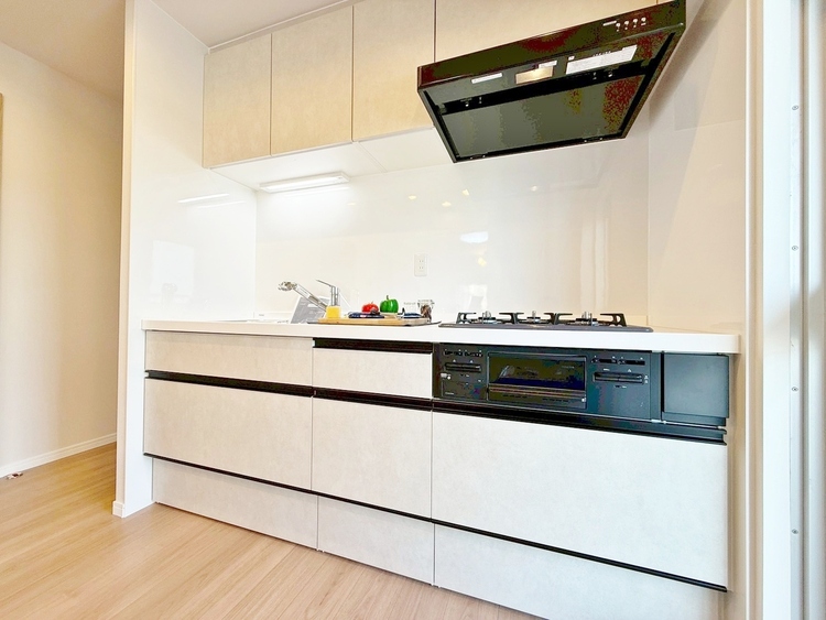 キッチン スマートな意匠と充実の機能を備えたキッチンが、暮らしにおいしい彩りを添えます。