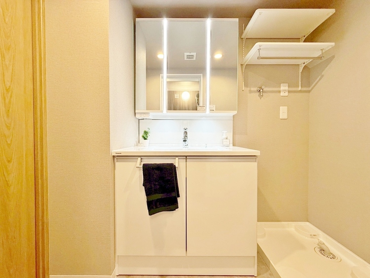 洗面 何かと物が増える場所だからこそ、スッキリと見映えの良い空間に。