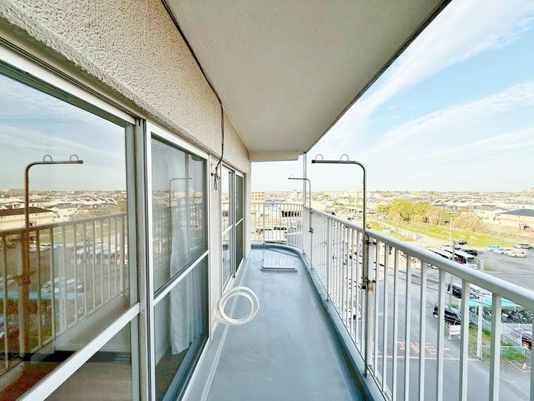 バルコニー 暮らしの中で、光と風を演出してくれるバルコニー。