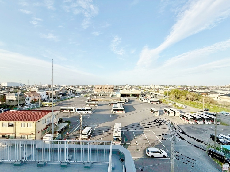 バルコニー 頬をなでる、優しい風を感じることが出来ます。