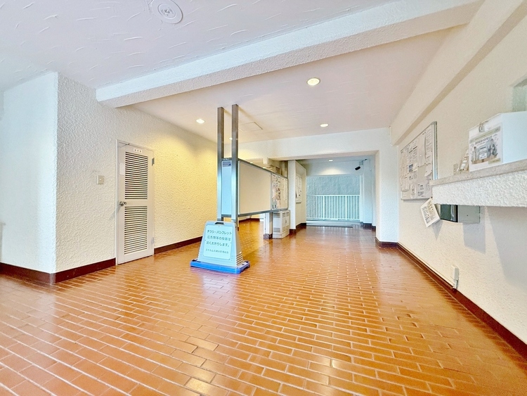 エントランス エントランス内部は、管理が行き届き清潔な共有スペースとなっています。