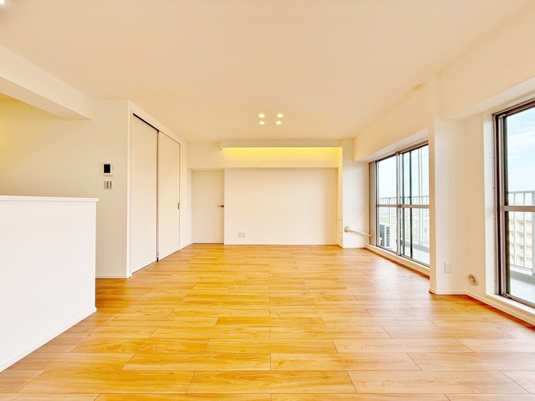 居間 飾り過ぎないシンプルな内装と偏り過ぎないデザインで統一しました。