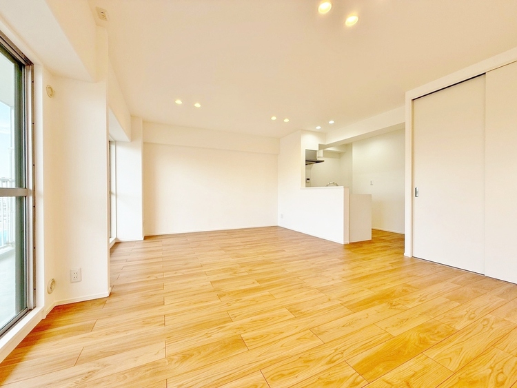 居間 快適に過ごす毎日を求めて、暮らしの中でご自身の「マイホーム」に創り上げてください。