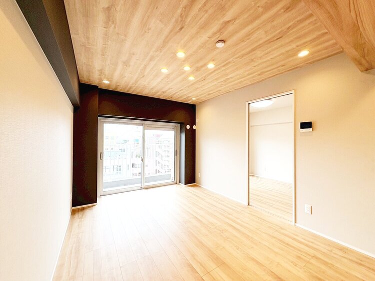 居間 居心地の良い空気感は、暮らしのステージを彩り、心からのやすらぎと満足感を与えてくれます。