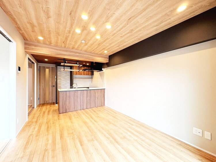 居間 快適に過ごす毎日を求めて、暮らしの中でご自身の「マイホーム」に創り上げてください。