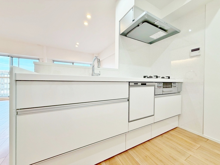 キッチン スマートな意匠と充実の機能を備えたキッチンが、暮らしにおいしい彩りを添えます。