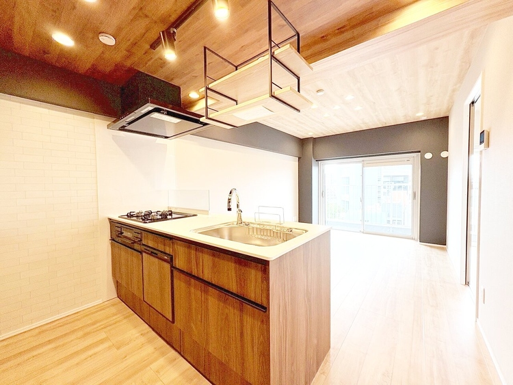 キッチン スマートな意匠と充実の機能を備えたキッチンが、暮らしにおいしい彩りを添えます。