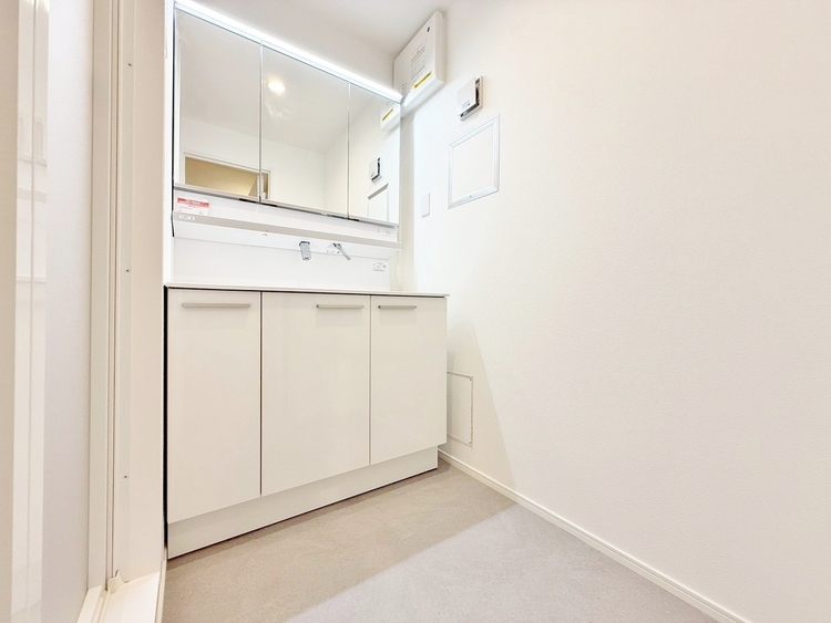 洗面 清潔感と心地よさを重視した、上質感漂うパウダールーム。